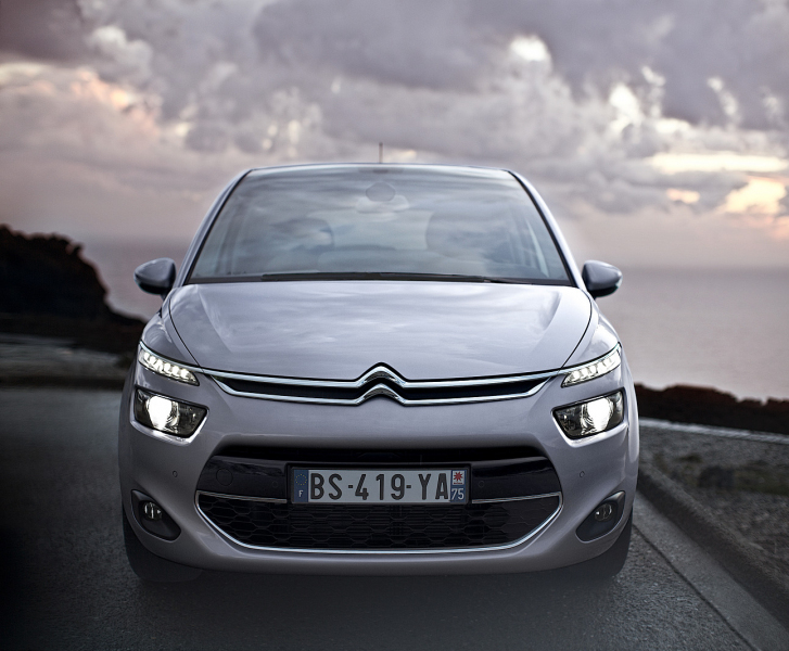 [Image: Citroen_C4_Picasso_2013_seriovy_vse_002_800_600.jpg]