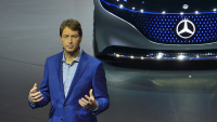 Prodeje Mercedesu se loni zhroutily o skoro o 10 procent, elektrických modelů prodal nejmíň za 3 roky