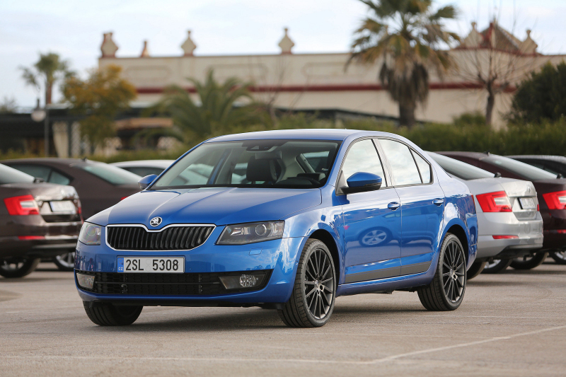 [Зображення: Skoda_Octavia_III_2013_200_kusu_Sevilla_12_800_600.jpg]