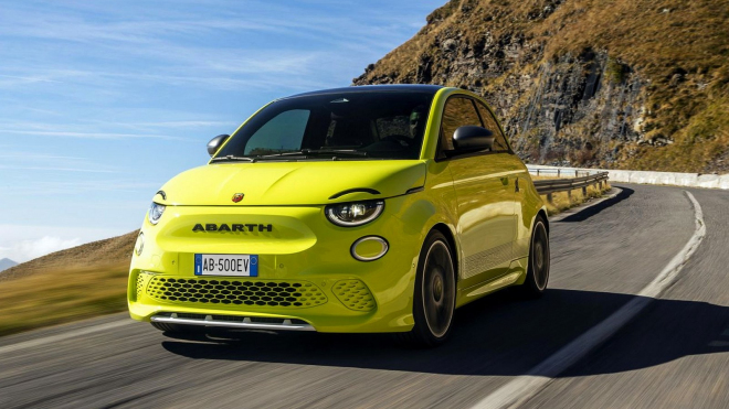 Nesmyslný elektrický Abarth 500e nikdo nechce, Fiat ho musel zlevnit o dalších až 75 tisíc Kč