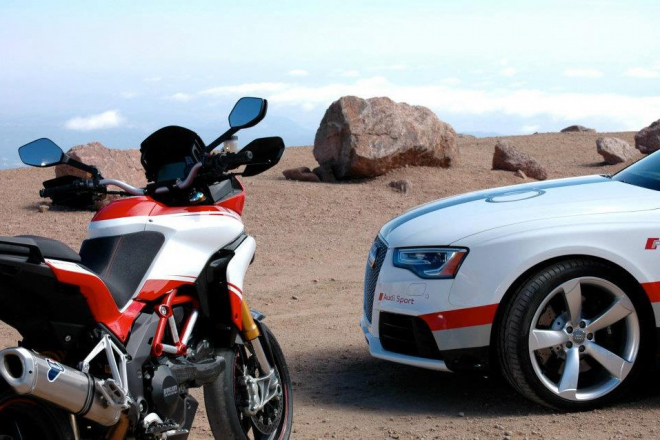 Audi RS5 pro Pikes Peak se ukázalo po boku Ducati Multistrada. Budou z toho zvláštní modely? (+ videa)