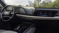 Audi říká, že opouští velké displeje v interiérech v honbě za uživatelskou přívětivostí, snad nedopadne jako Mercedes
