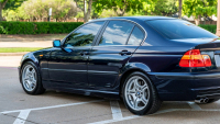 Už i v USA podlehli kouzlu kódu E46. O docela obyčejné BMW řady 3 z roku 2003 se 100 tkm se v aukci strhla mela