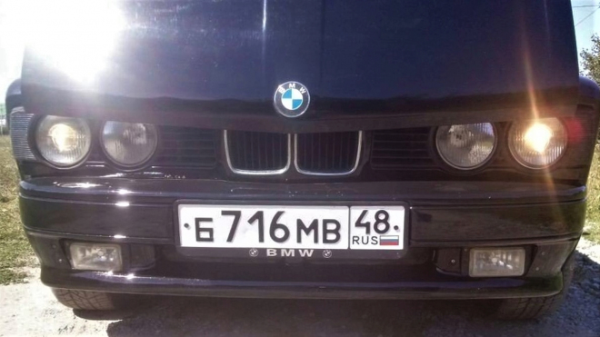 Rus si postavil falešné BMW z Lady, i uvnitř se snaží přiblížit originálu