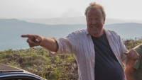 Jeremy Clarkson strhal levný velký čínský kombík pro Evropu. Po 20 km s ním skončil, je to prý lepidlo na tapety se stěrači