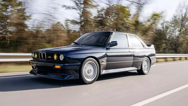 Le monde est devenu fou, cette BMW M3 E30 va être vendue pour 4,2 millions de CZK alors qu'elle a déjà parcouru 177 000 km.