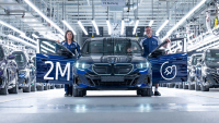 BMW s hořkostí oznámilo vyrobení dvoumiliontého elektromobilu v době, kdy jejich prodeje prudce klesají. A je daleko za plánem