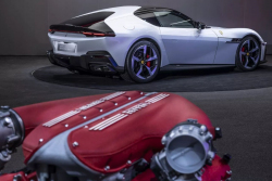 Nové Ferrari zaskočilo jménem i vzhledem, jeho motor ale stačí k tomu, aby se vyprodalo na léta dopředu