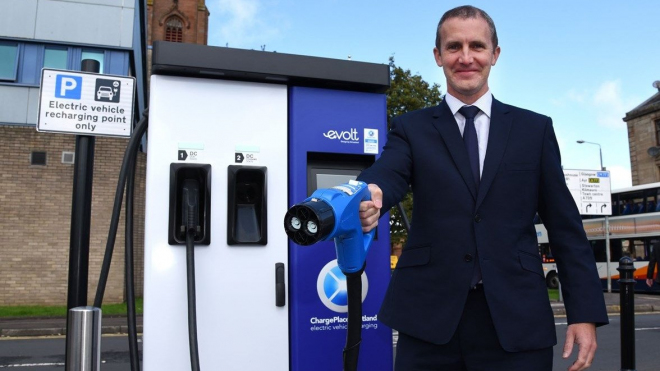 Provoz dobíjecích stanic pro elektromobily je taková osina, že už s ním nechce nic mít ani skotská vláda