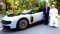 Italové se stydí za nejnovější Ferrari. „Je ošklivé a trapné. Kdyby aspoň jednu věc udělali správně,” zní skoro unisono