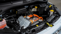 Elektrický Fiat 500 je jako ojetina už po pár letech neskutečně levný, stojí zatím ale obvyklá osina v zadnici