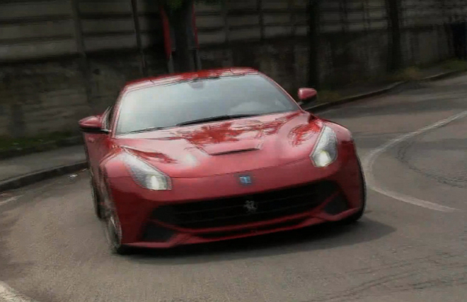 Ferrari F12 Berlinetta poprvé natočeno na silnici (video)