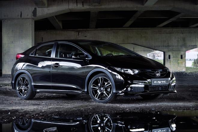 Honda Civic Black Edition 2014: černá sada s velkými koly dorazí i na český trh