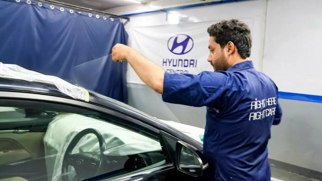 Hyundai ukázalo nové řešení, které v létě sníží teplotu uvnitř auta o desítky stupňů, i když vůbec není vidět