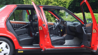 Než přišlo odporné Luce, šlo jako rodinné Ferrari koupit tohle. V červené Corsa je to i dnes pecka