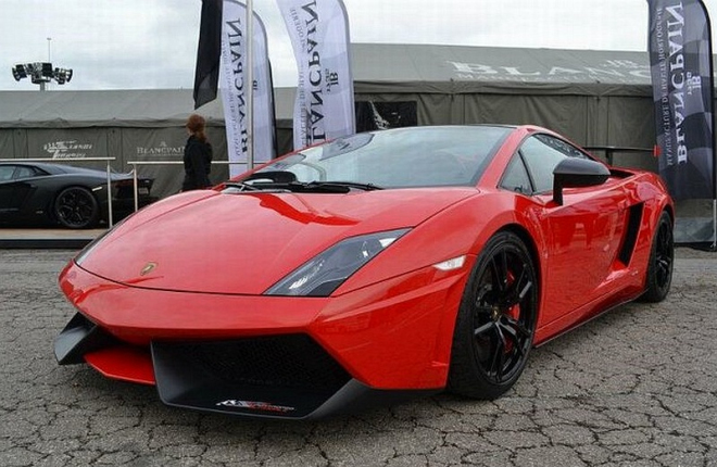 Lamborghini Gallardo LP 570-4 Super Trofeo Stradale poprvé pod širým nebem (foto, video)