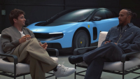 Lewis Hamilton a Charles Leclerc dostali šanci zesměšnit se adorováním prvního elektrického Ferrari. Nezklamali