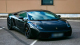 Troufnete si? Nejlevnější moderní Lamborghini v prodeji stojí míň než dražší Škody, a to ani moc nejezdilo