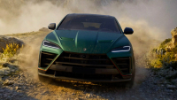 Lamborghini dál zabíjí svou dojnou krávu otylostí. I když má nový vrchol navíc 144 koní, pořád nepřekoná mnohem slabšího předchůdce