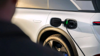 Kolabující firma „zrádců Tesly” teď vytáhla jako svou spásu auto, které sama Tesla už pro nezájem zařízla