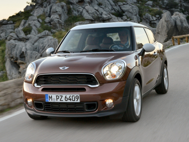 Mini Paceman 2013: Cooper S na nových fotkách a videu ukázal interiér, známe i německé ceny