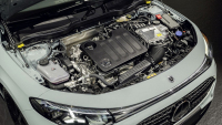 Narychlo ušitý nový Mercedes CLA se spalovacím motorem je z nouze ctnost roku, na semaforech se bude bát Dacií