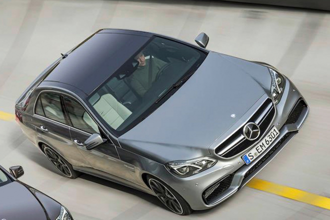 Mercedes E63 AMG 2013: faceliftovaný model se ukázal na první oficiální fotce 