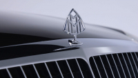 Herecká legenda si udělala řidičák až v 67 letech a tohle bylo její každodenní auto, Maybach. Teď může být sotva jetý váš