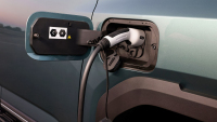 Fyzika vítězí nad marketingem: Šéf automobilky vysvětlil, proč mají i velké elektromobily tak malou kapacitu baterií. A proč se s tím vlastně nedá nic dělat