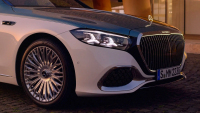 Mercedes faceliftoval vrcholnou třídu S Maybach a loga na ní září, plavou i sledují váš pohyb. Ten největší šok je ale pod kapotou