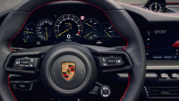 Také Porsche pochopilo a do svých aut přidalo tlačítko „ihned vypnout EU”. „Museli jsme to tam dát, ale takhle snadno se toho zbavíte,” říká šéf