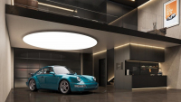 Porsche to s novými auty nejde, a tak začíná stavět jakési luxusní lázně pro starší modely a jejich majitele