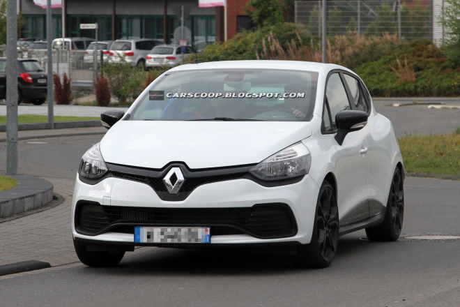 Renault Clio RS 2013 přistižen bez kamufláže (foto, video)