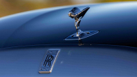 Pokud jste si mysleli, že nemáte na Rolls-Royce, teď už máte. Stačí, aby byl elektrický, na ceně ztrácí miliony za skoro žádný nájezd