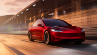 Nová vrcholná Tesla Model 3 znovu totálně selhala na okruhu, „českému” autu po čtvrtině kola začaly hořet brzdy