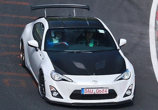 Toyota GT 86 možná shodí kila, na Ringu se ukázala verze s karbonovými panely