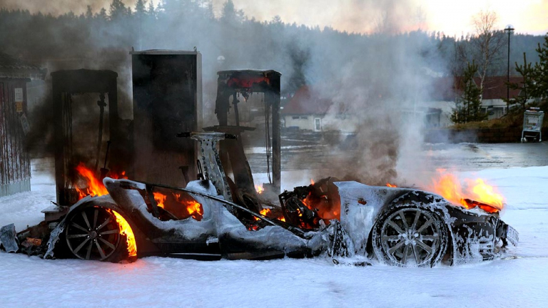 Возгорание Tesla