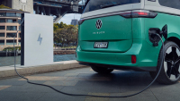 VW až tři roky po prvních požárech uznal, že jeho „ID.Buch” hoří, majitelé nesmí parkovat doma a ani ho pořádně dobíjet