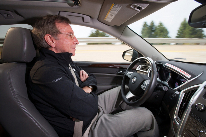 Většina řidičů aut touží po autopilotech, 46 procent by jim dokonce svěřilo své děti