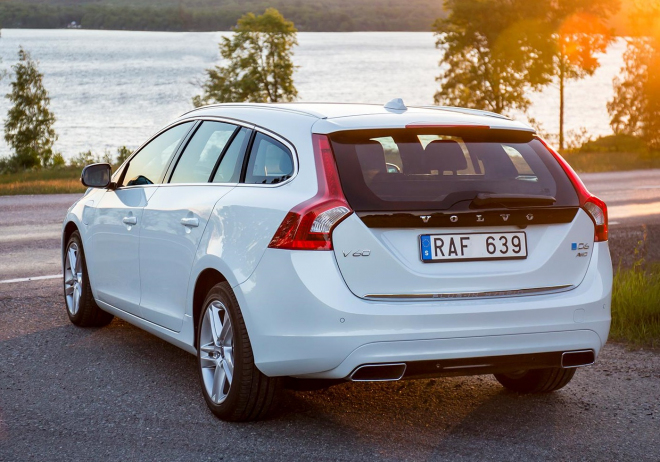 Volvo V60 D6 Plug-In Hybrid Polestar dostal 15 koní navíc, se spotřebou dál mlží