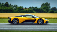 Tahle placka dostala nejsilnější motor V12 v historii silničních aut, 0-300 km/h udělá dřív než řeknete Praesto